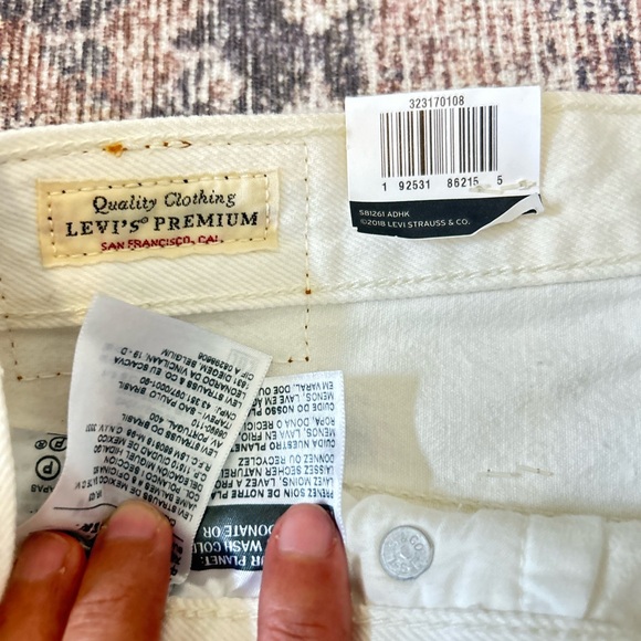 Levi’s 501 Mid Rise White Shorts NWT SZ 32 - Picture 3 of 6